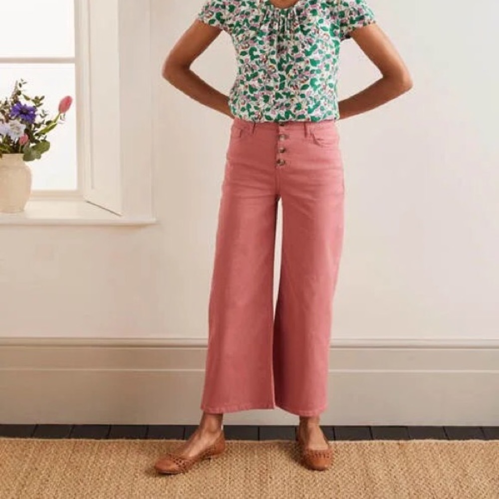 NWT Boden button fly cropped jeans in “dusty red”